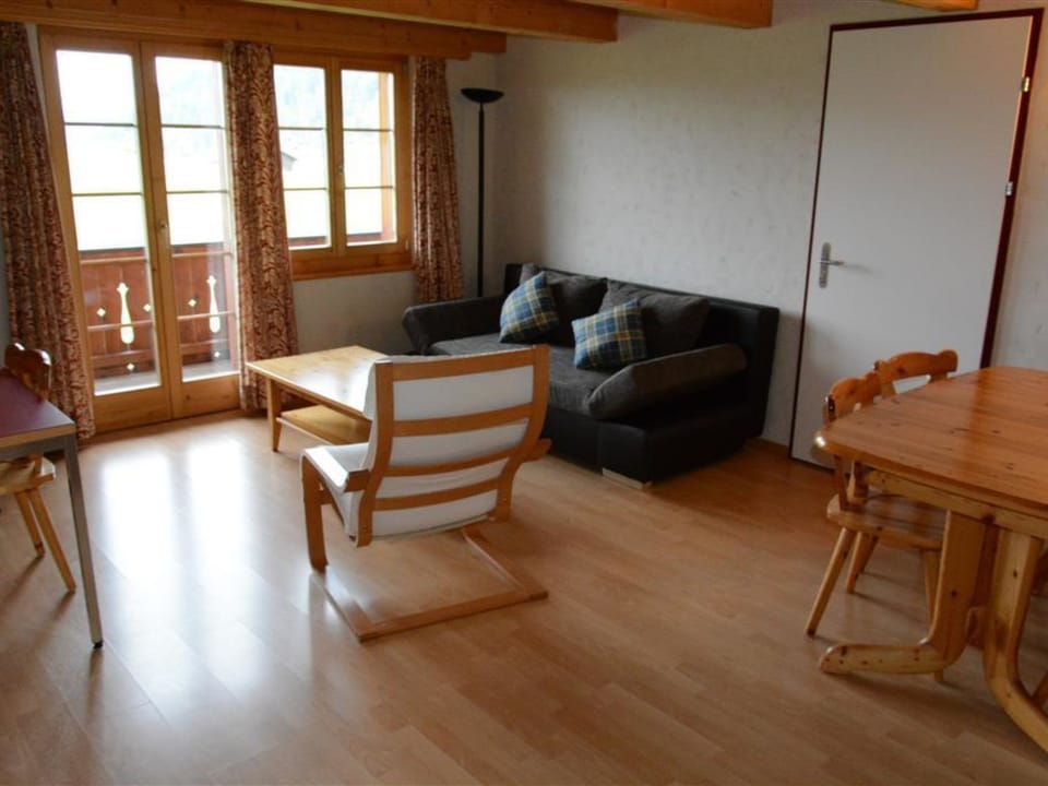 Henry (1. Stock) Appartement/Fewo, Dusche oder Bad, WC 12-Bettwohnung Apartment in Saanen