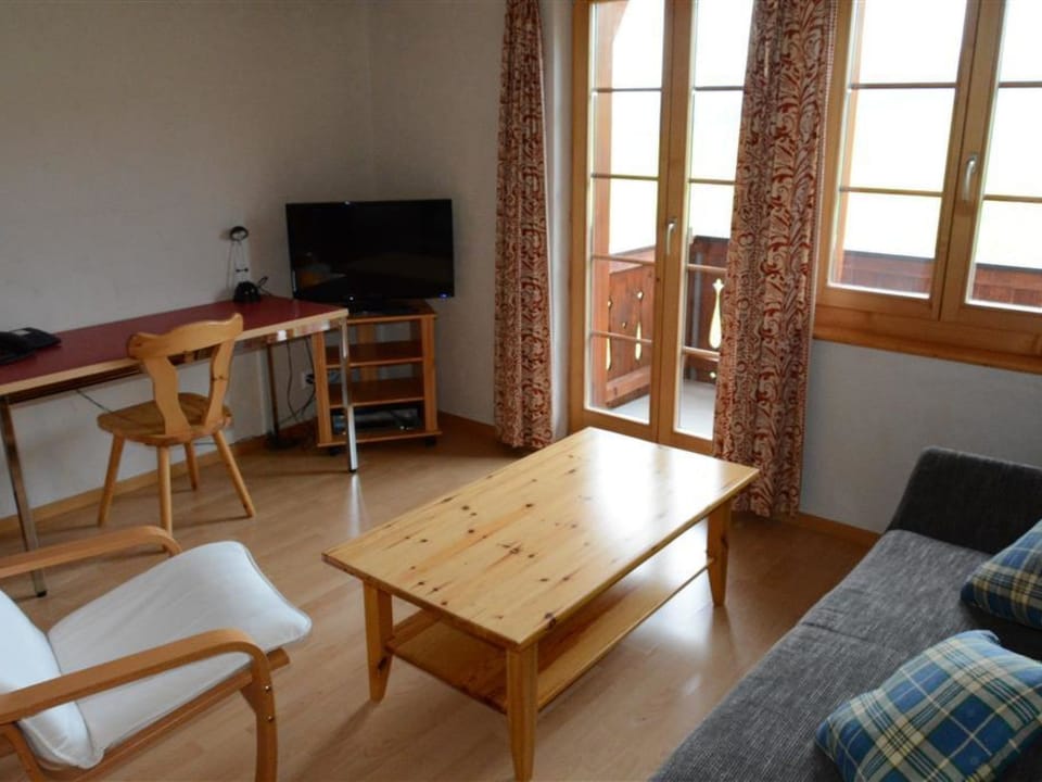 Henry (2. Stock) Appartement/Fewo, Dusche oder Bad, WC 12-Bettwohnung Apartment in Saanen