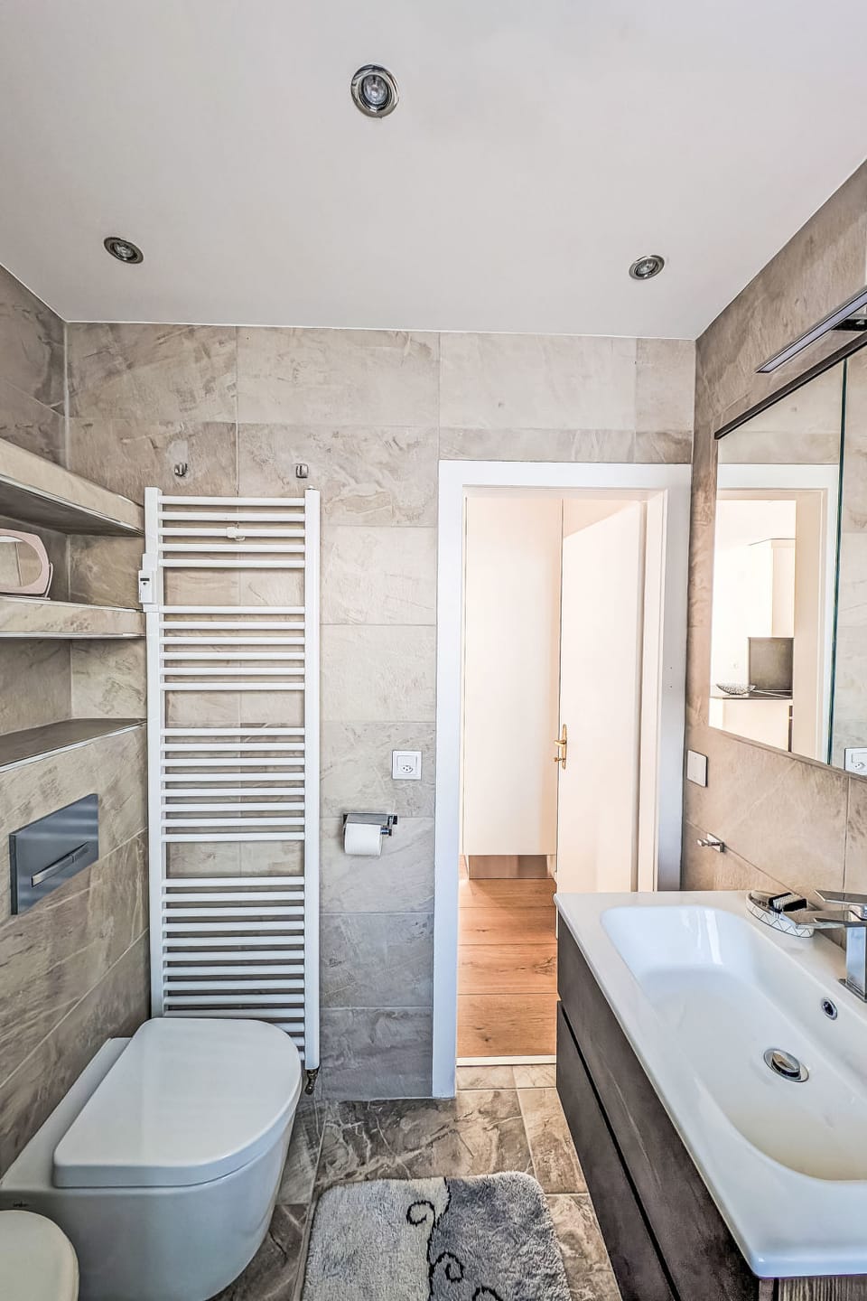 Bathroom / Wellness