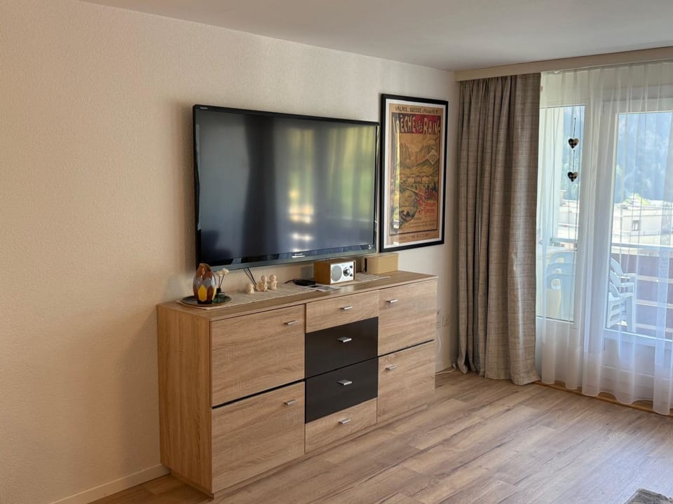 Domino 44 # 4-bed apartment, Dusche, WC 4-bed apartment, Dusche, WC Apartment in Canton of Valais