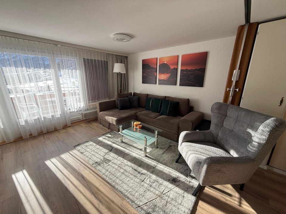 Domino 44 # 4-bed apartment, Dusche, WC 4-bed apartment, Dusche, WC Apartment in Canton of Valais