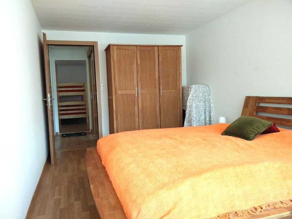Domino 11 # 5-bed apartment, Dusche, WC 5-Bettwohnung, Bad, WC Apartment in Canton of Valais