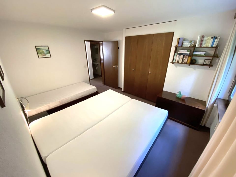 Lärchenwald 1803 # 5-bed apartment, Bad, WC 5-Bettwohnung, Bad, WC Apartment in Canton of Valais