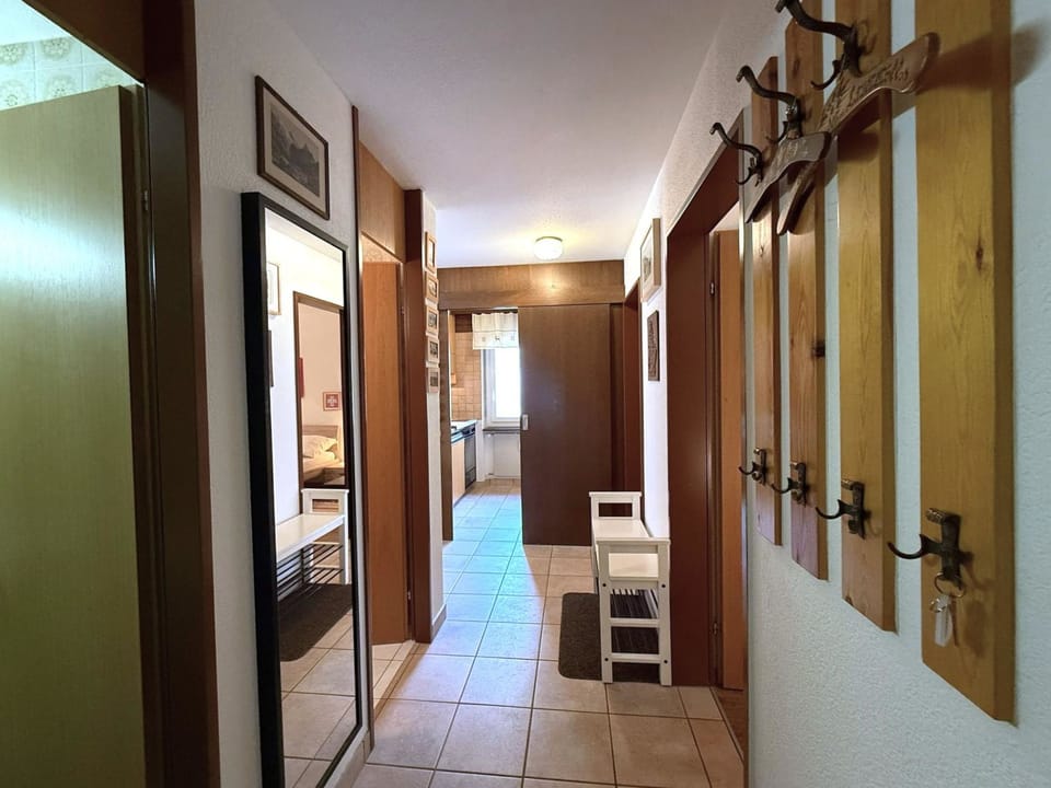 Lärchenwald 1808 # 4-bed apartment, Bad, WC 4-Bettwohnung, Bad, WC Apartment in Canton of Valais