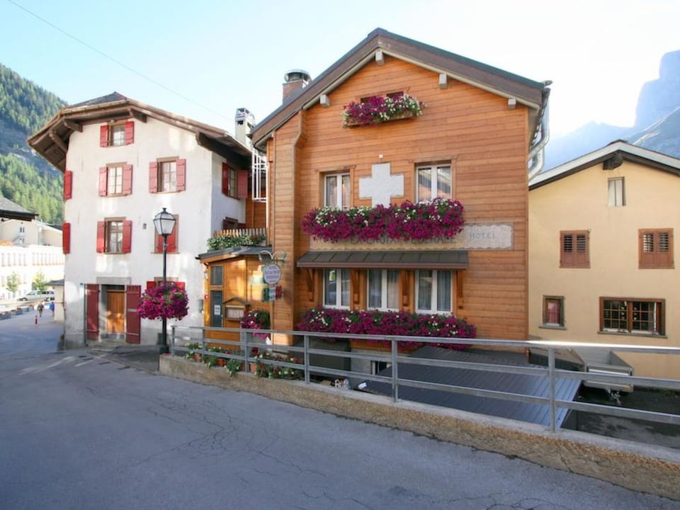 Heimatkunst 1 (Lucia) # 5-bed apartment, Dusche, WC 5-Bettwohnung, Dusche, WC Apartment in Canton of Valais