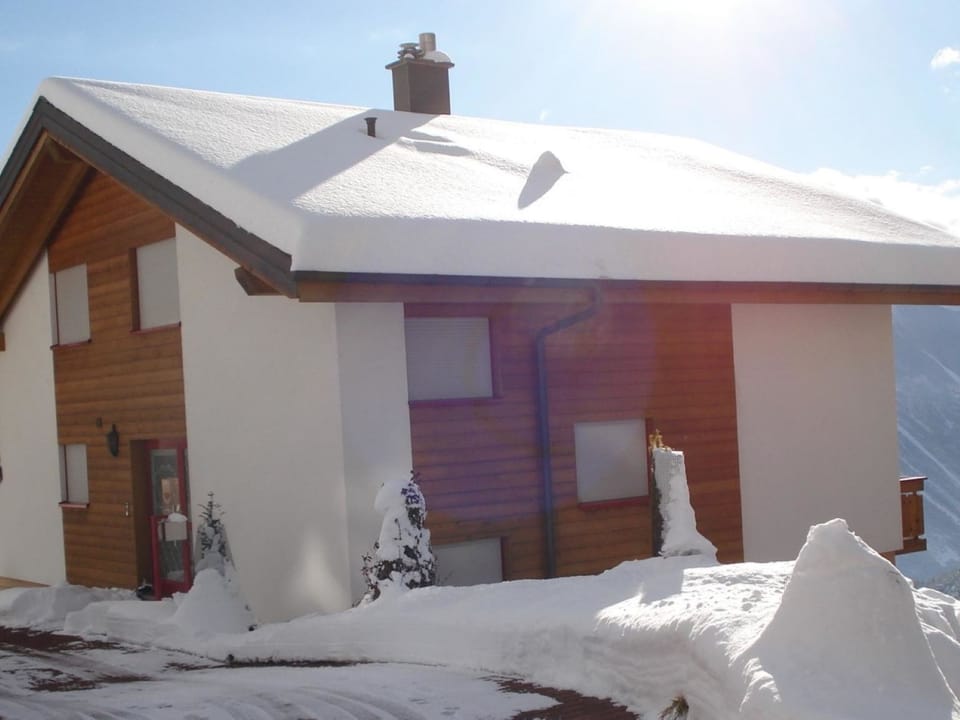 Chalet Kristall # 6-bed apartment, Dusche, WC 6-bed apartment, Dusche, WC Apartment in Canton of Valais