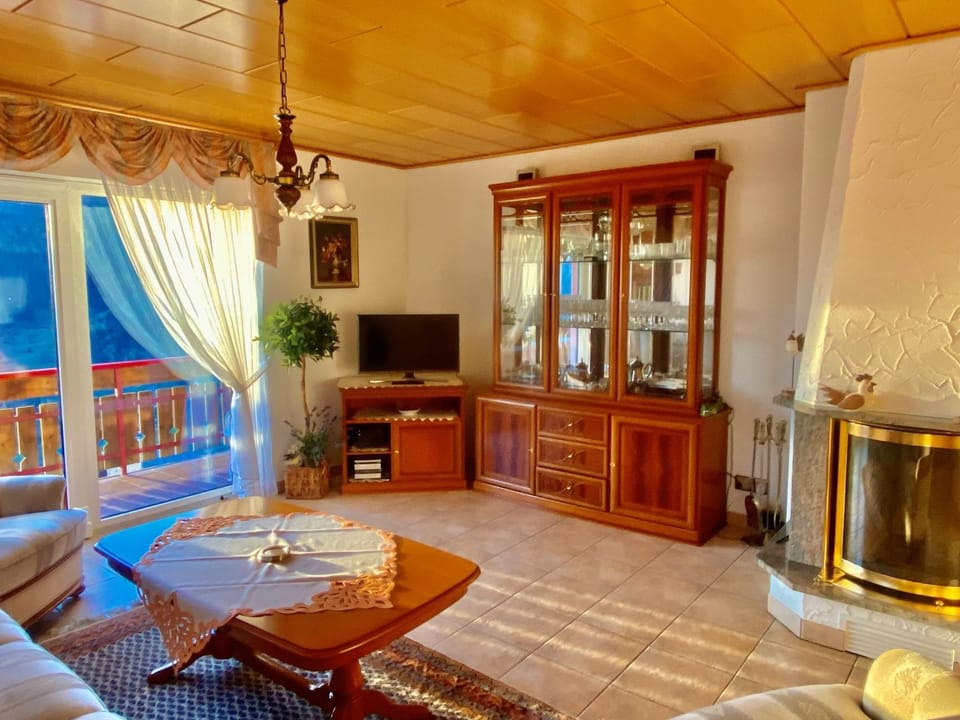 Chalet Kristall # 6-bed apartment, Dusche, WC 6-bed apartment, Dusche, WC Apartment in Canton of Valais