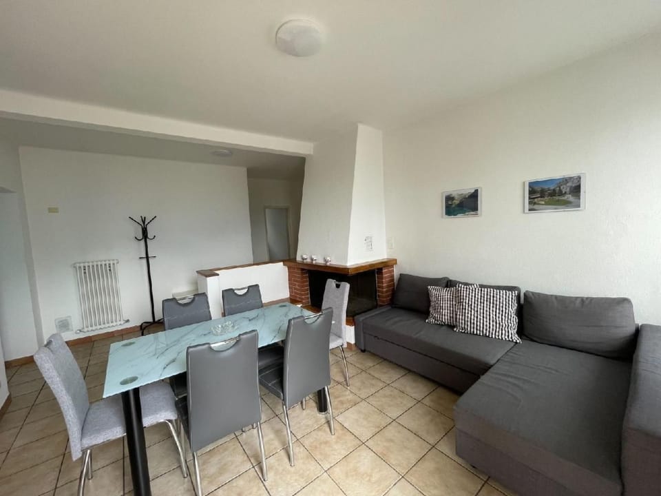 mit Bergblick Apartment in Locarno