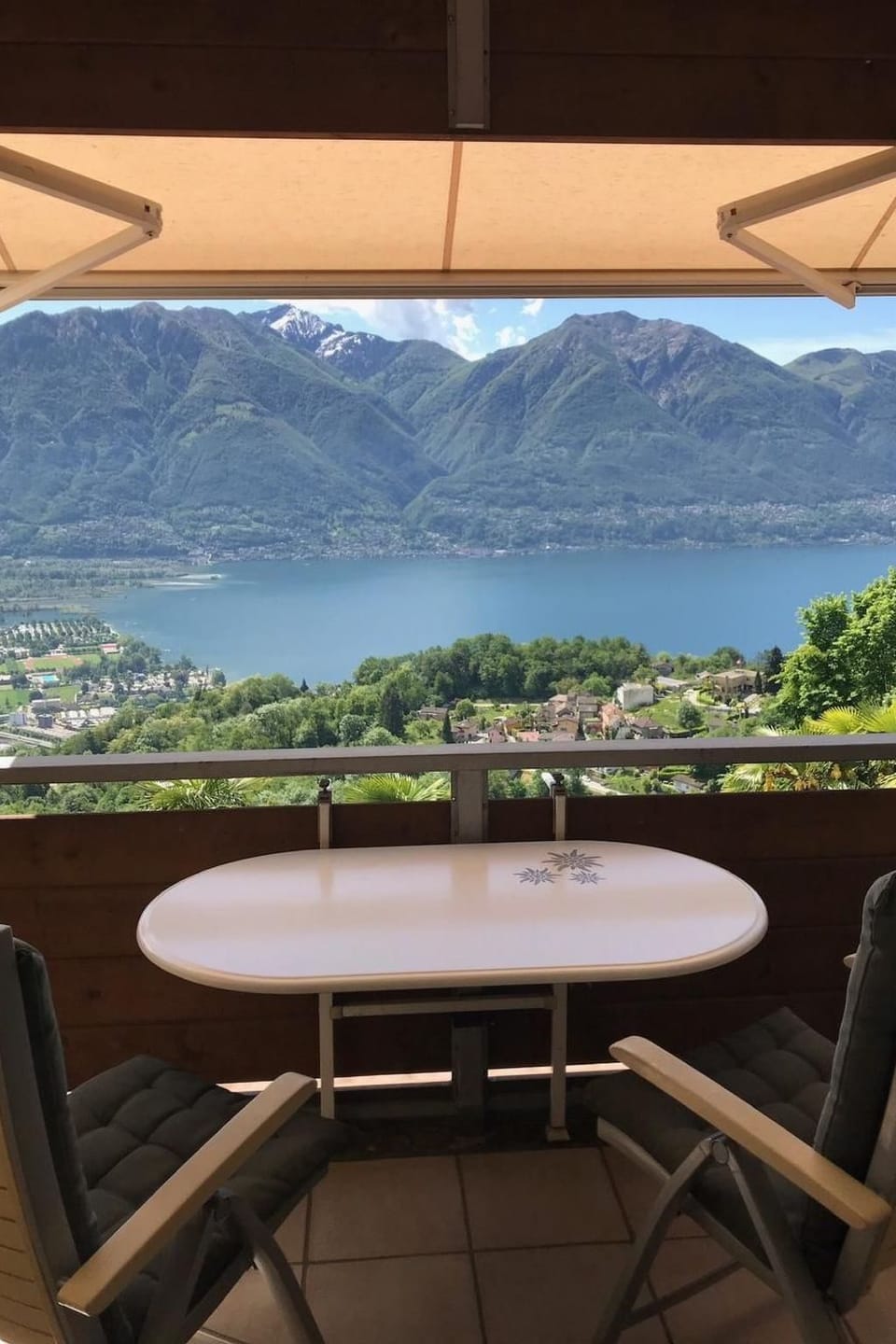 Seeblick und Pool Apartment in Locarno