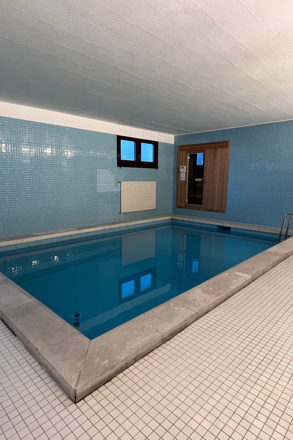 Pool Indoor