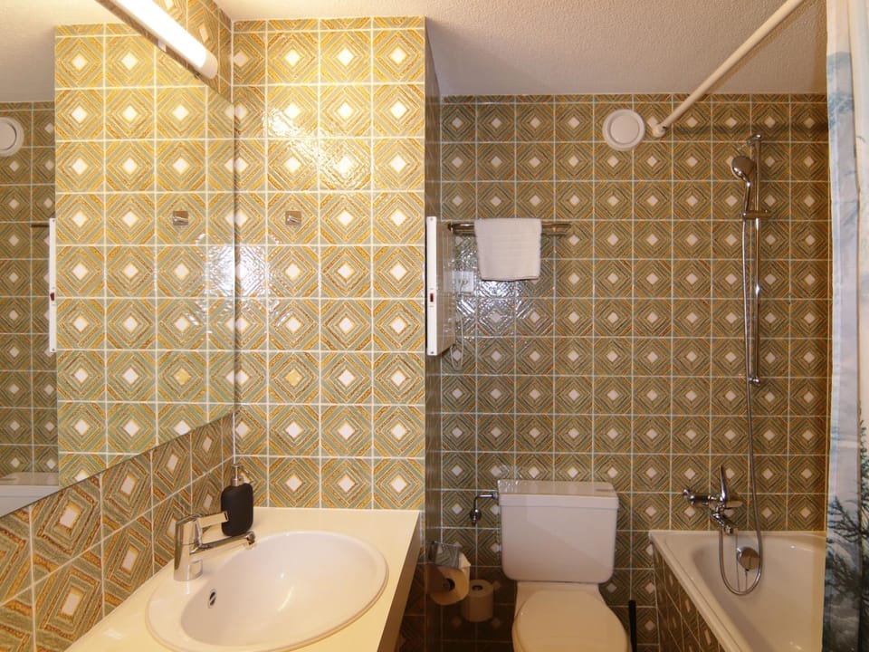 Rothornblick 50 by Arosa Holiday Appartement/Fewo, Badewanne, 6-Bettwohnung Apartment in Arosa