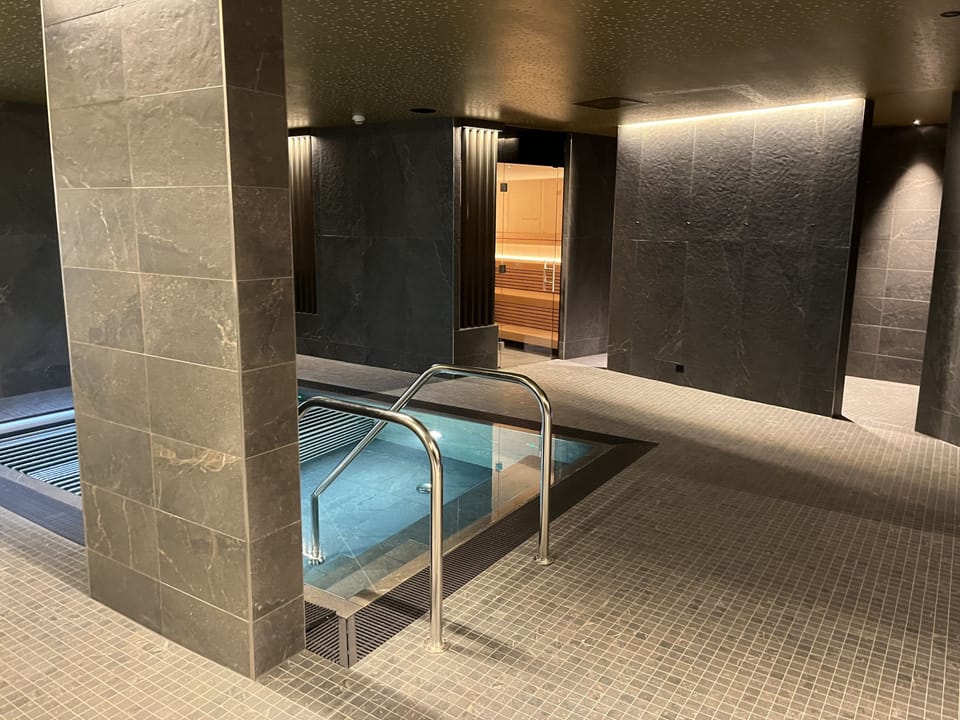 Pool Indoor