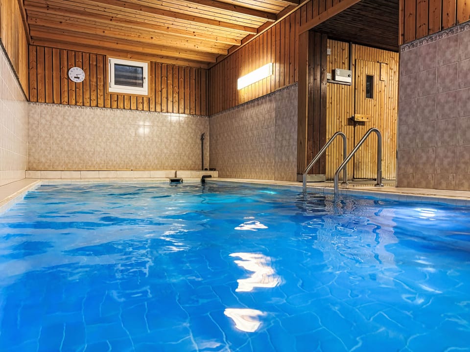 Pool Indoor