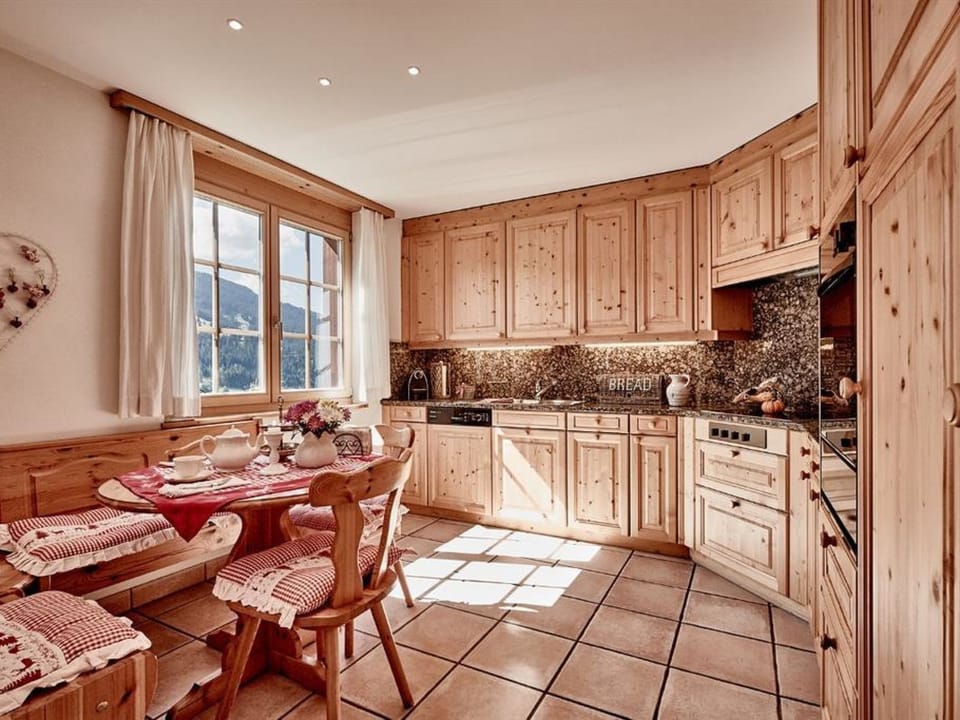 Cresta 5 Appartement/Fewo, Dusche oder Bad, WC 4 1/2-Zimmerwohnung Apartment in Canton of Grisons