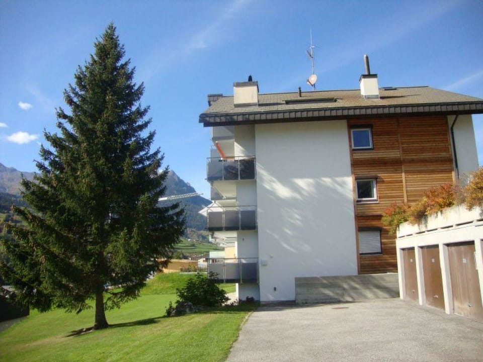 Tgesa La Niva 11 Appartement/Fewo, Bad, WC, 2 Schlafräume Apartment in Canton of Grisons