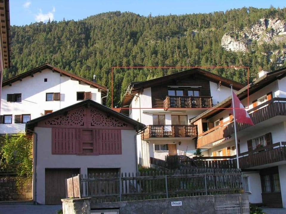 Aussichtsreiche Dachwohnung 'Ramoz' mitten im Do Apartment in Canton of Grisons