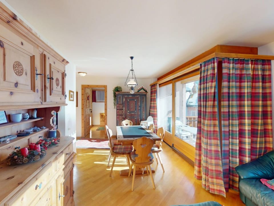 Apartment Ambretta OG - Geräumige Wohnung in Champfèr Apartment in Saint Moritz