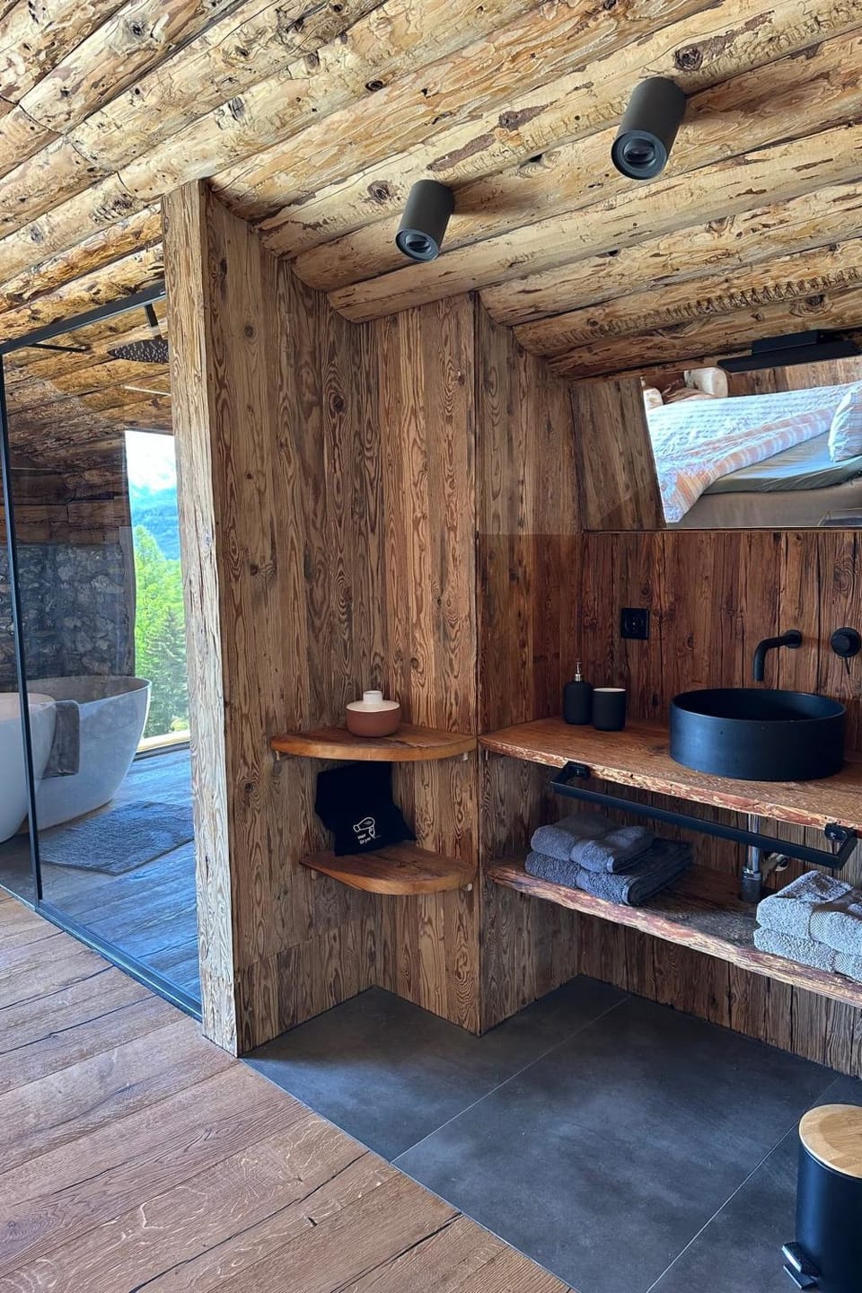 Bathroom / Wellness
