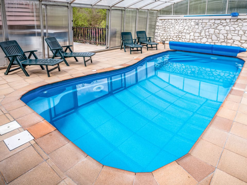 Pool Indoor