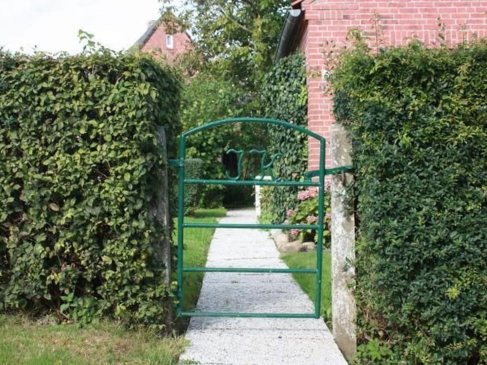 mit Garten und Parkplatz Vacation rental in Nordfriesland