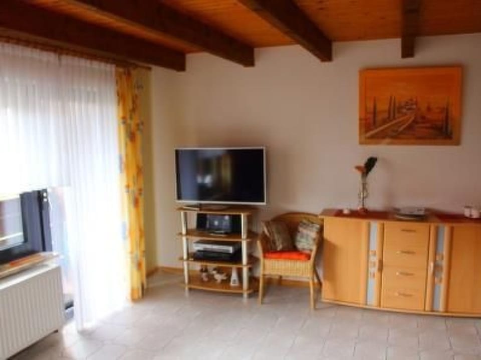 Geräumige Ferienwohnung in Burhave mit Grill, Garten und Pool Apartment in Butjadingen
