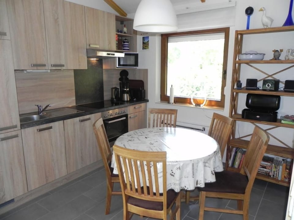 E19 Haus mit Wintergarten, Terrasse und Garten Vacation rental in Butjadingen