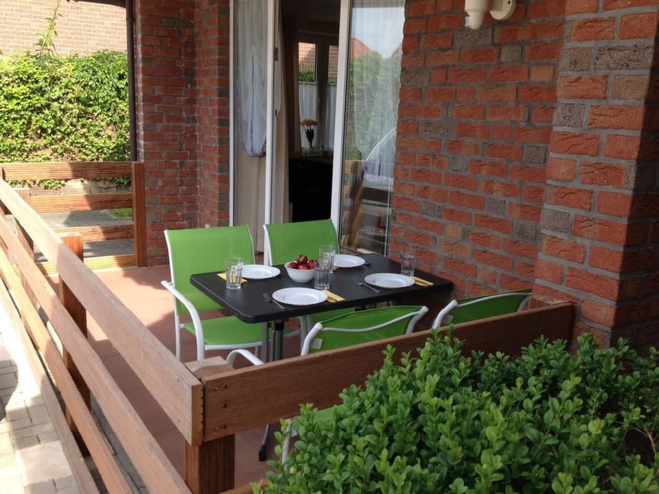 Helle Erdgeschosswohnung mit sonniger Terrasse Apartment in Wittmund