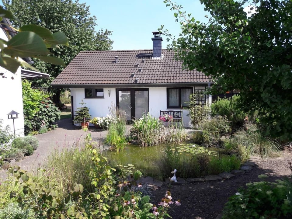 Kleines Ferienhaus in Hermülheim mit Garten Vacation rental in Cologne