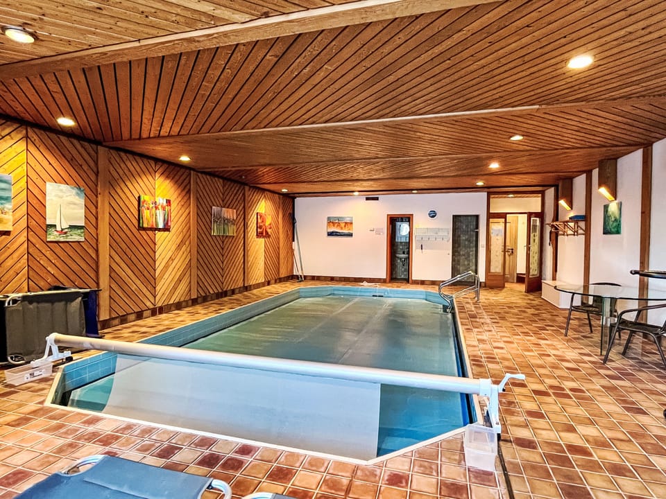 Pool Indoor