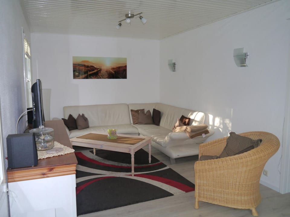 Idyllisches Reetdachhaus mit großem Garten Vacation rental in Mecklenburg-Vorpommern, Germany