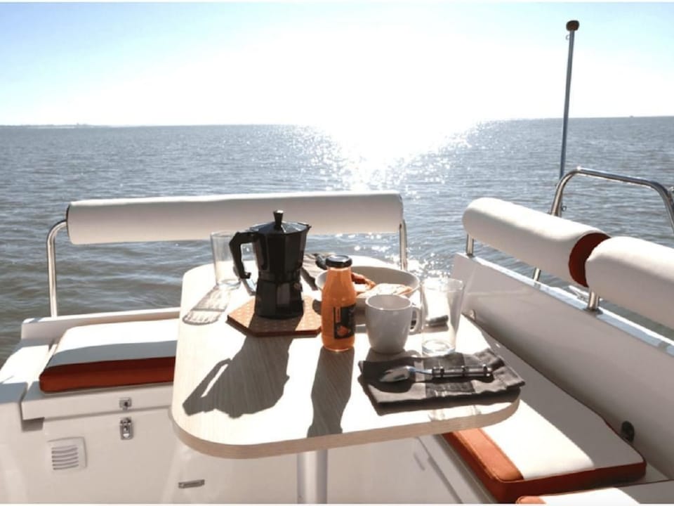Yacht Overtime im Hafen der Marina Braunsbedra Apartment in Thuringia, Germany