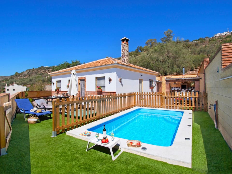 Ganzes Haus in Comares mit abschließbarem Parkplatz Vacation rental in Axarquía