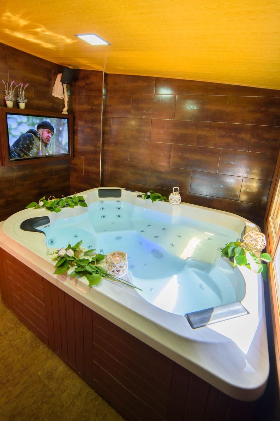 Das Upside Down House mit Whirlpool-Badewanne Vacation rental in Andalusia