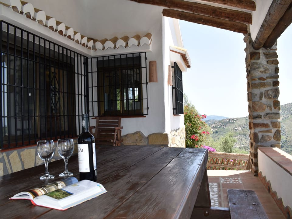 Finca Durillo mit Terrasse und toller Aussicht Vacation rental in Axarquía