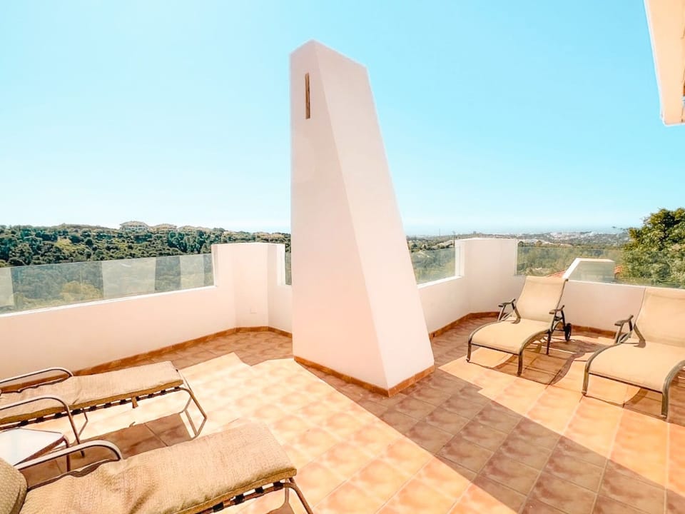 Schöne 4BDR-Villa mit fantastischer Aussicht Vacation rental in Marbella