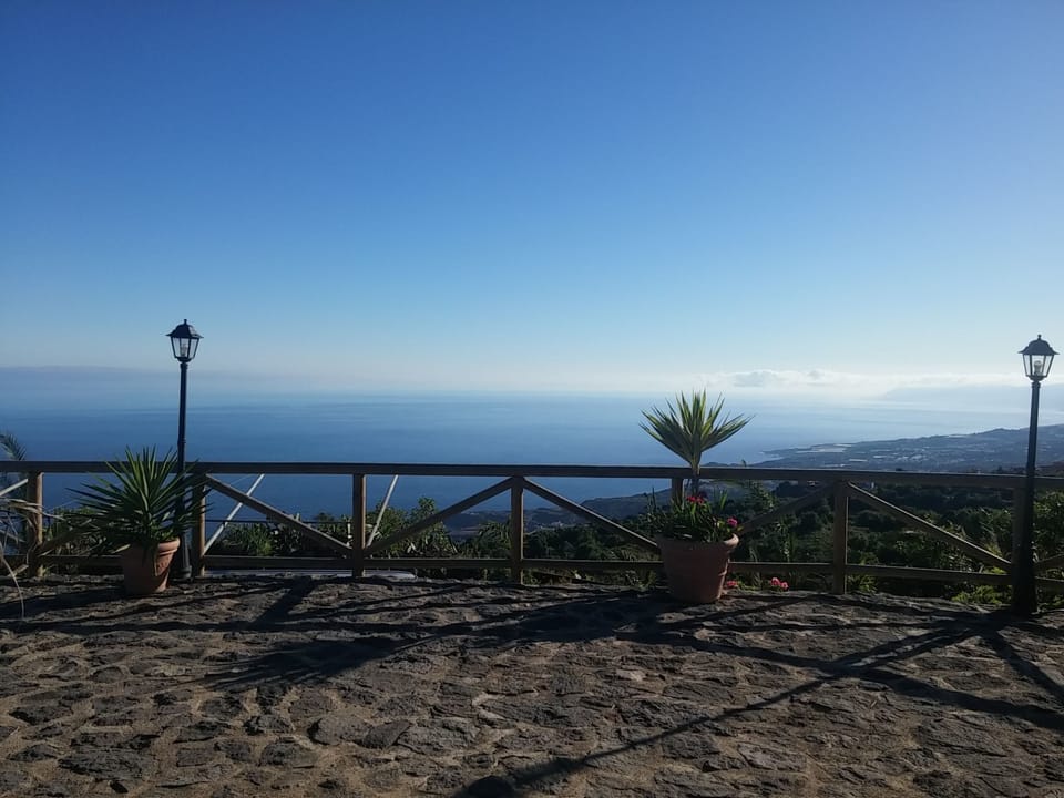 Ecolodge Teneriffa: Entspannung und Natur mit Panoramablick Vacation rental in Canary Islands
