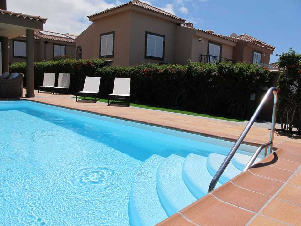 Villa meloneras mit ganztägiger Sonne am Pool Vacation rental in Maspalomas