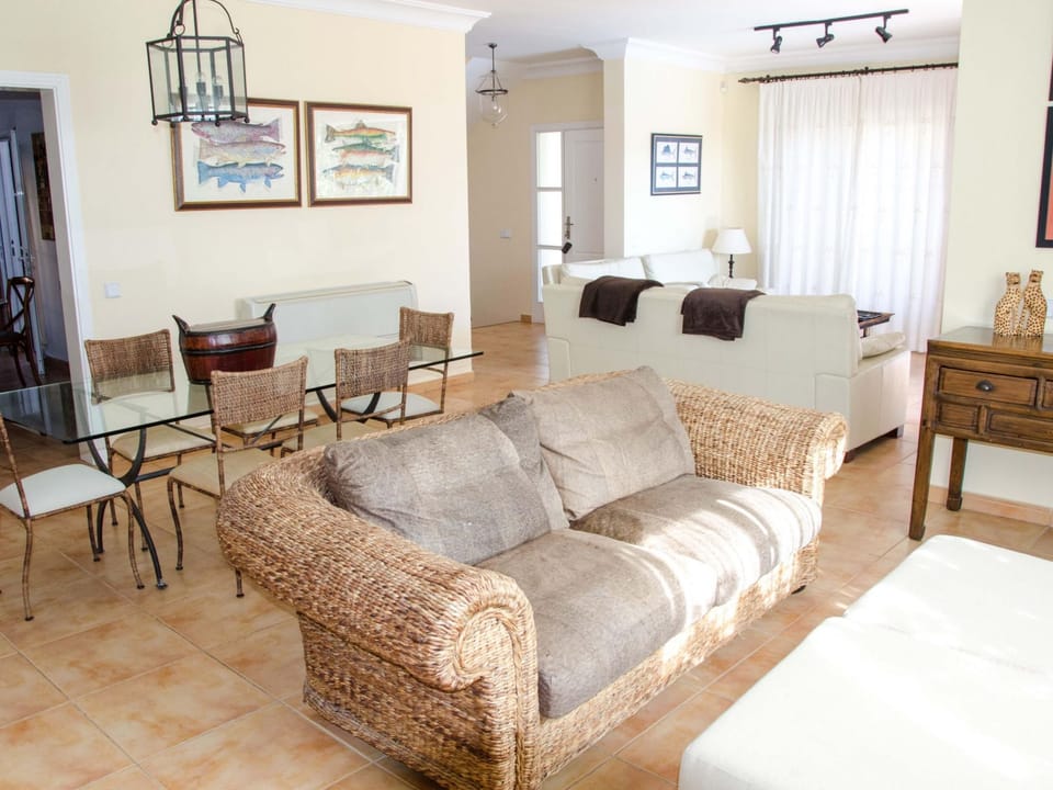 Villa meloneras mit ganztägiger Sonne am Pool Vacation rental in Maspalomas