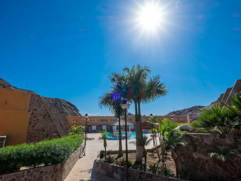 in Barranco Del Cura mit Kleinem Balkon Vacation rental in Comarca Sur