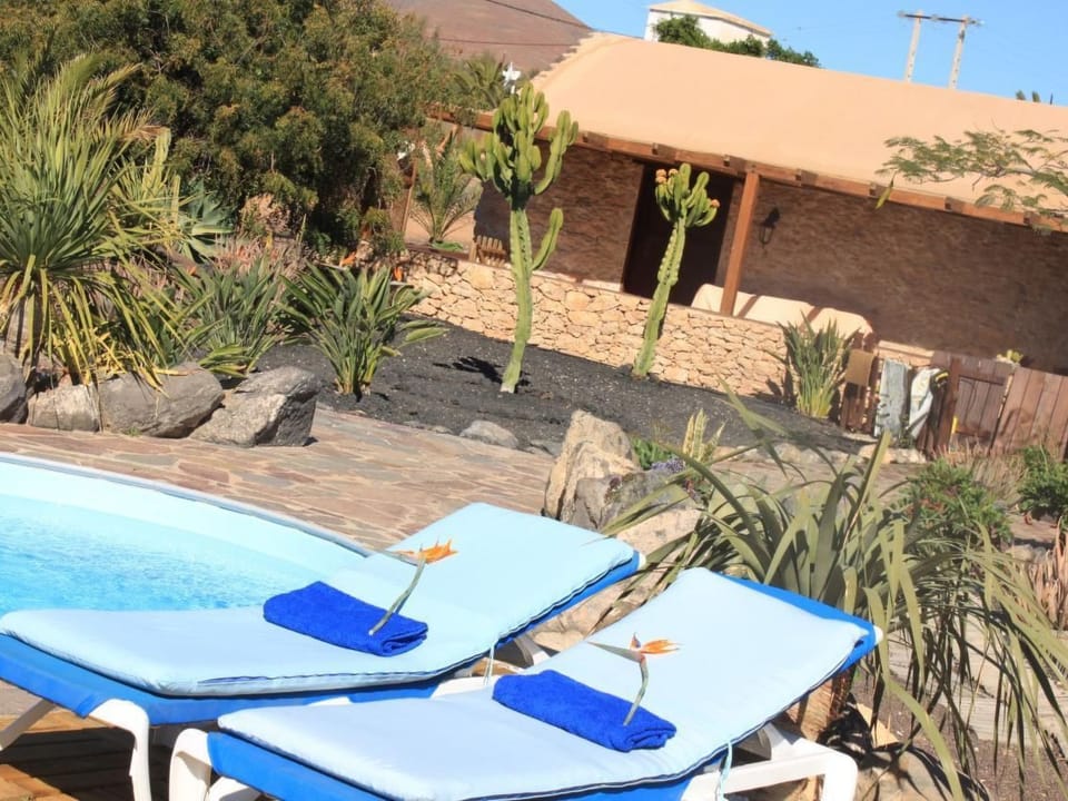 Typisches kanarisches Steinhaus mit privatem Pool in Tuineje Vacation rental in Maxorata