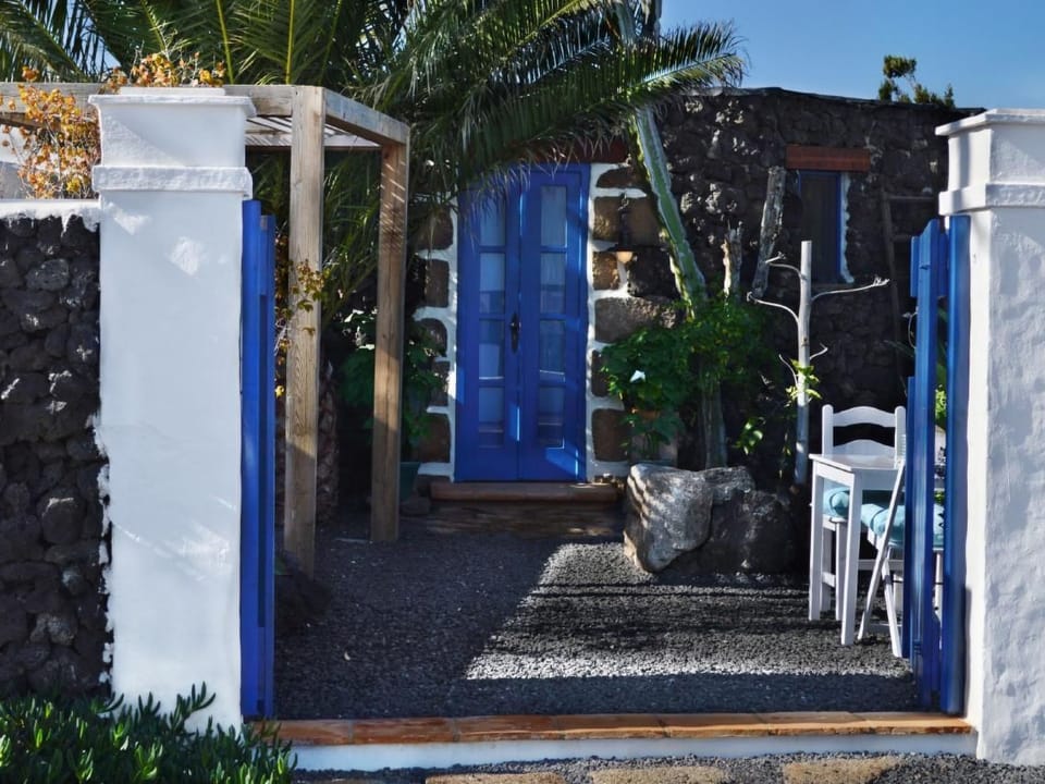 Lavastein-Bauernhaus Yazmina mit schönem Garten Vacation rental in Isla de Lanzarote