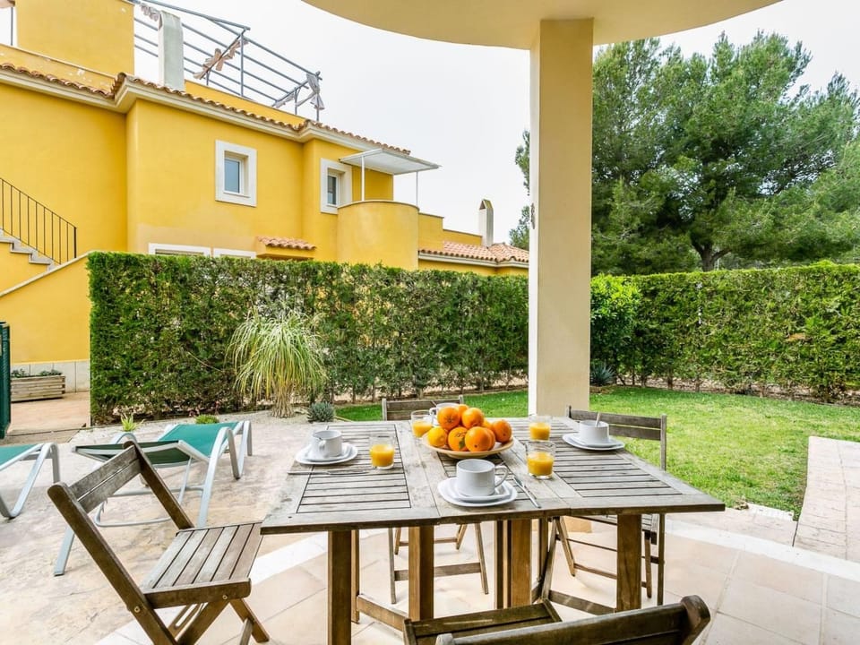 Schönes Ferienhaus in Urbanització El Paraíso Vacation rental in Migjorn
