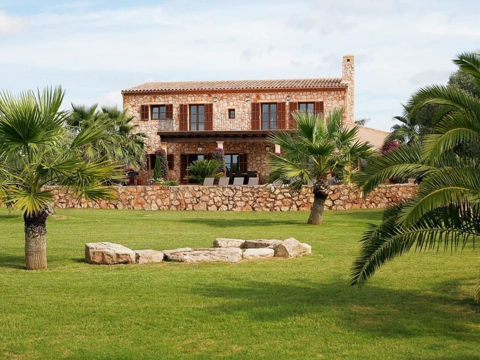mit großem Pool,  parkähnlichen Garten Vacation rental in Llevant