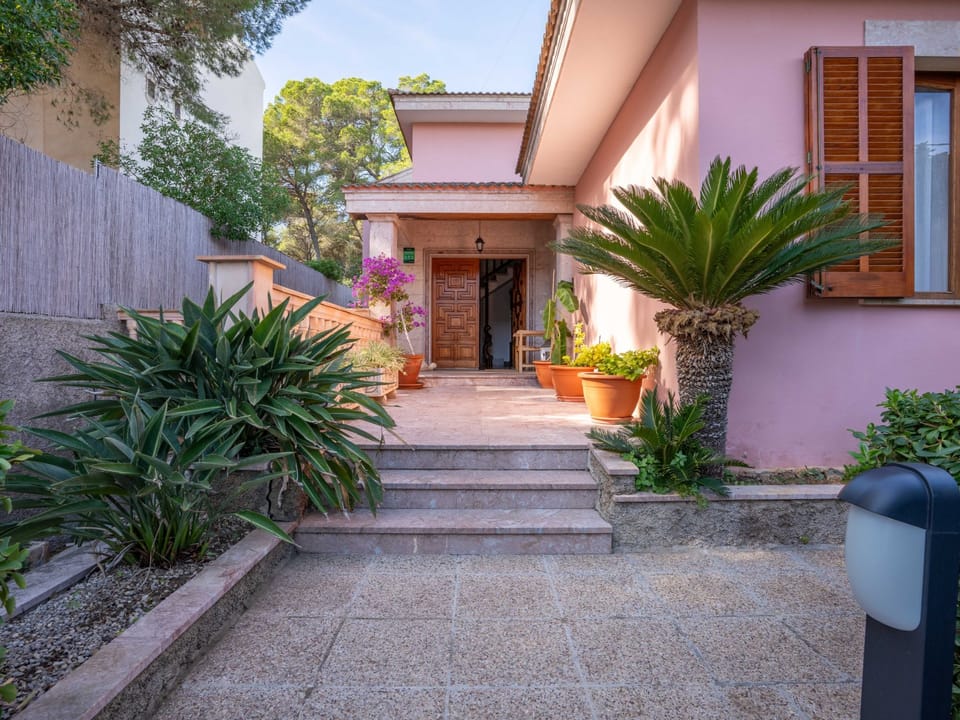 Villa Damar, Villa mit 5 Schlafzimmern und Schwimmbad. Vacation rental in Can Picafort