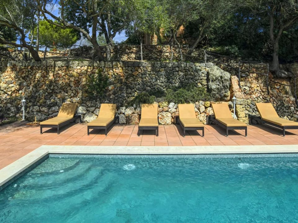 Finca in idyllischer Umgebung Pool & Klima 8 Pers Vacation rental in Raiguer