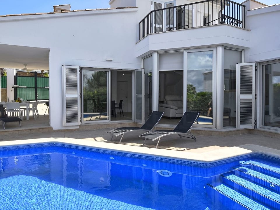 Villa "Calma" mit privatem Pool und Meerblick Vacation rental in Raiguer