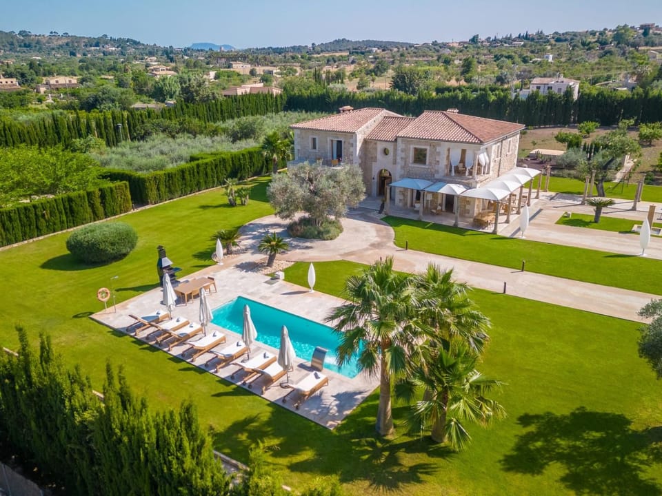 Villa mit Jacuzzi Vacation rental in Pla de Mallorca