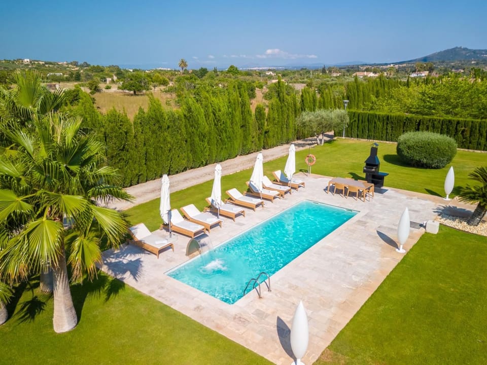 Villa mit Jacuzzi Vacation rental in Pla de Mallorca