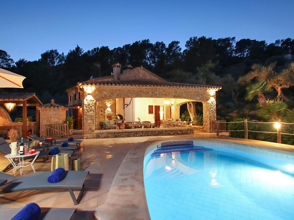 Villa Alordes, ein rustikales Haus mit fantastischer Aussicht Vacation rental in Raiguer