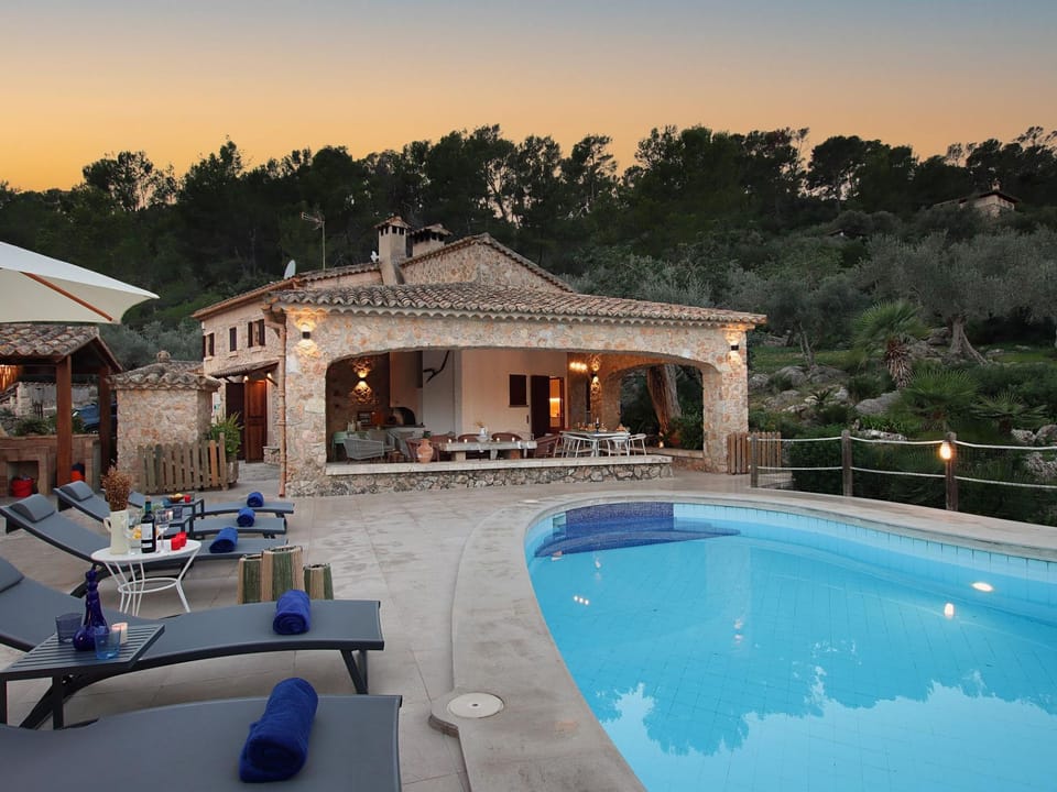 Villa Alordes, ein rustikales Haus mit fantastischer Aussicht Vacation rental in Raiguer